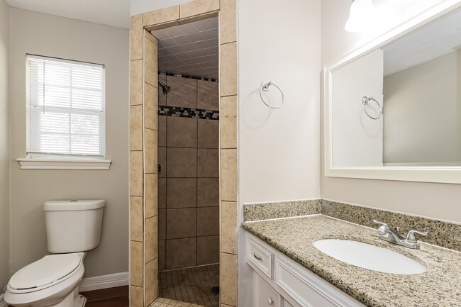 Building Photo - 10122 Woodhollow Dr