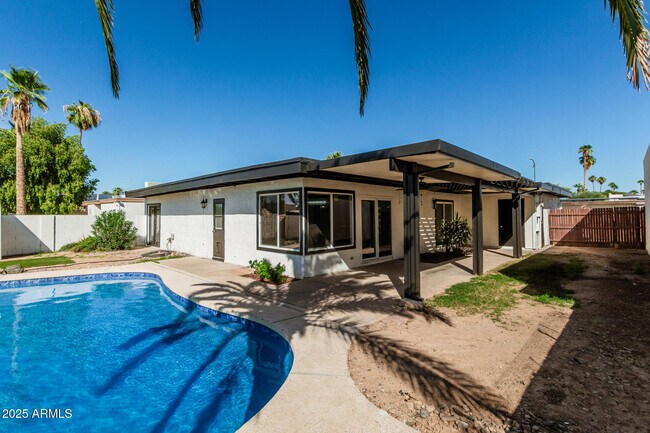 Building Photo - 10838 N 32nd Ln