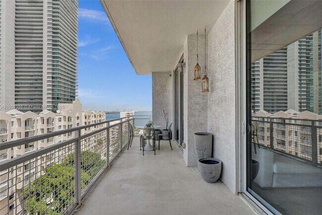 Building Photo - 444 NE 30th St