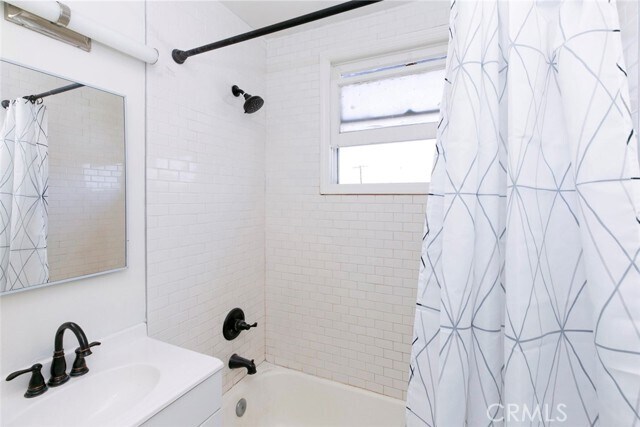 Building Photo - 11659 Hamlin St