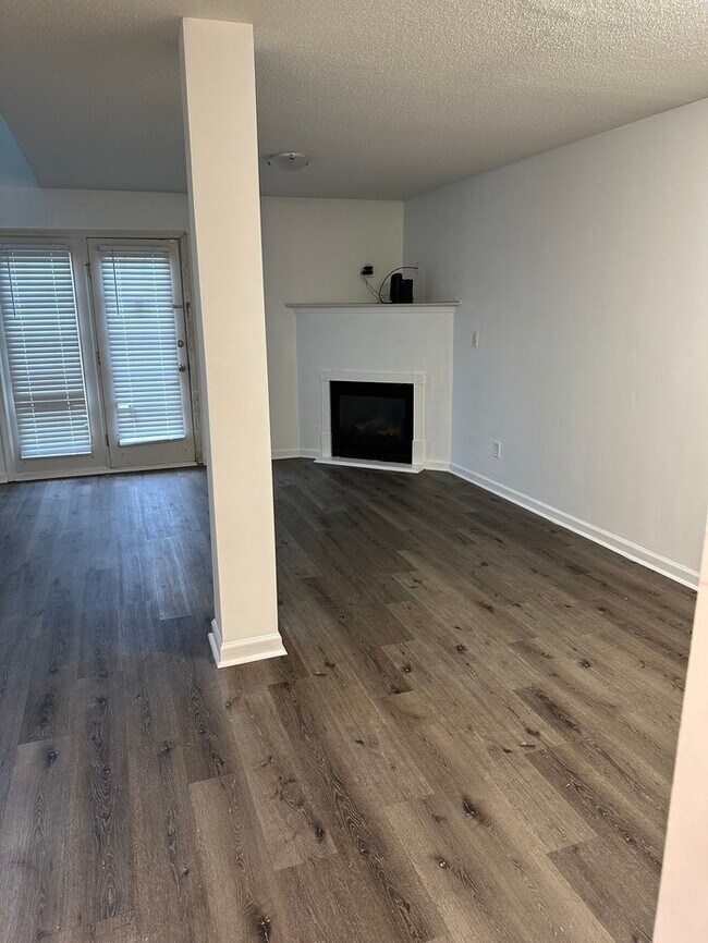 Building Photo - 105 Crestfield Cir