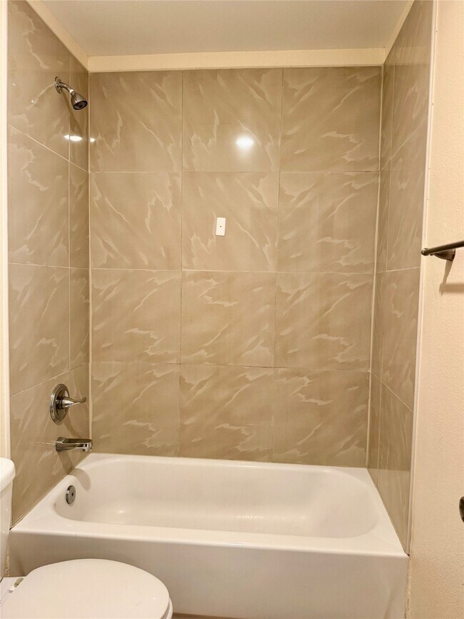 Building Photo - 711 Hahlo St