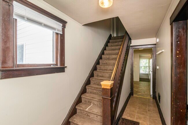 Building Photo - 831 Brookwood Pl