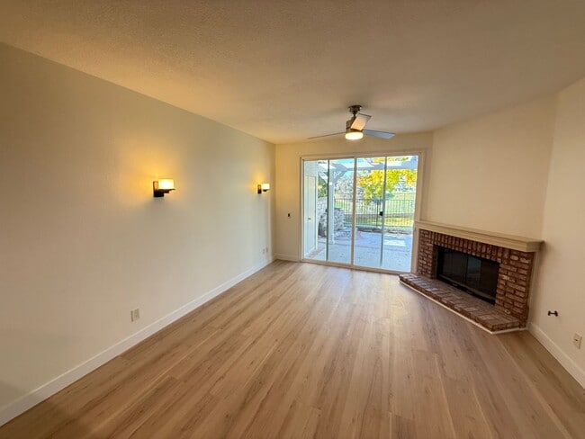 Building Photo - 3-Bedroom Home with Dual Fireplaces, Dual Balconies, and Community Pool in Valencia!