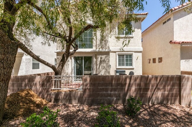 Building Photo - GORGEOUS OPEN FLOORPLAN*GATED COMMUNITY*CO...