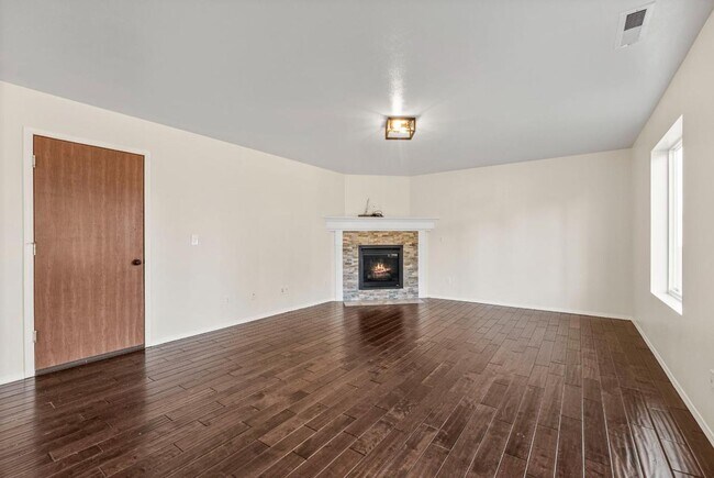 Building Photo - Updated and Spacious 3 Bed Yelm Rental!