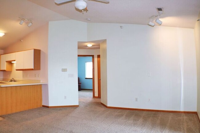 Building Photo - $1,195 | 2 Bedroom, 1 Bathroom Condo | Pet...