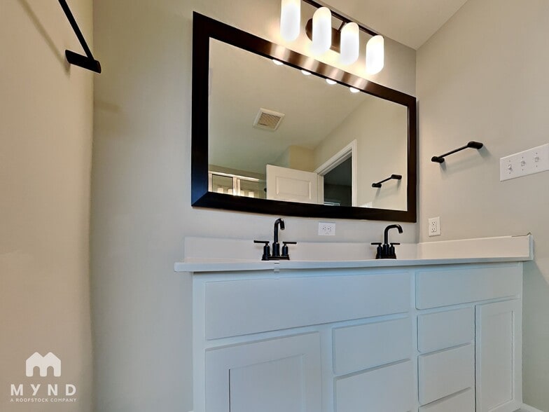 Building Photo - 10210 Alder Ridge Dr