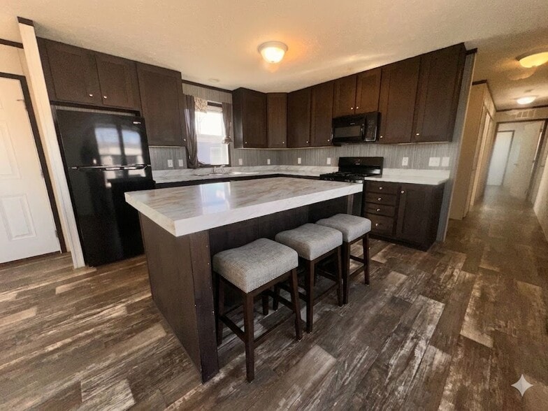 Building Photo - 24 Skeena St