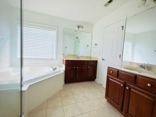 Building Photo - 6300 Falcon Knoll Cir