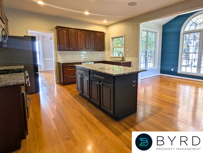 Building Photo - 7757 Hampton Green Dr