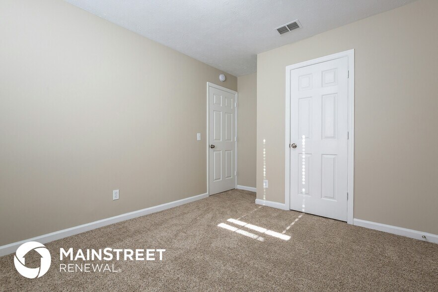 Building Photo - 200 Oakmont Dr