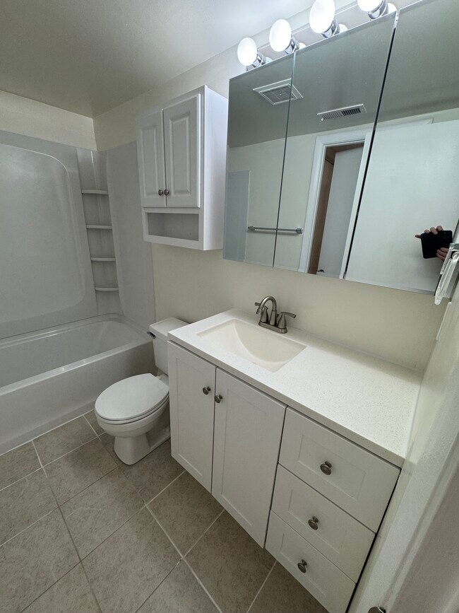 Building Photo - 321 Thalia Station Ct
