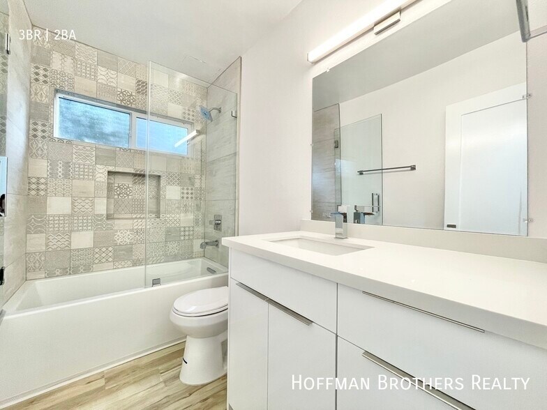 Building Photo - 634 Flower Ave