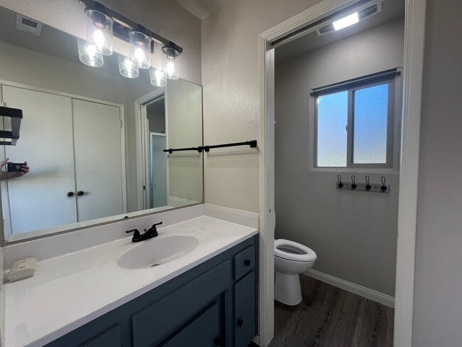 Building Photo - 3 Bed 2 Bath House located in the Heart of Tehachapi! Available 3/1/2026!