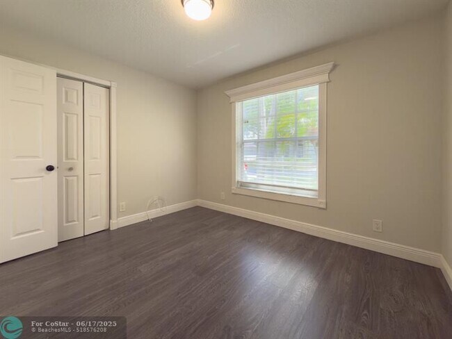 Building Photo - 12204 Sunset Point Cir