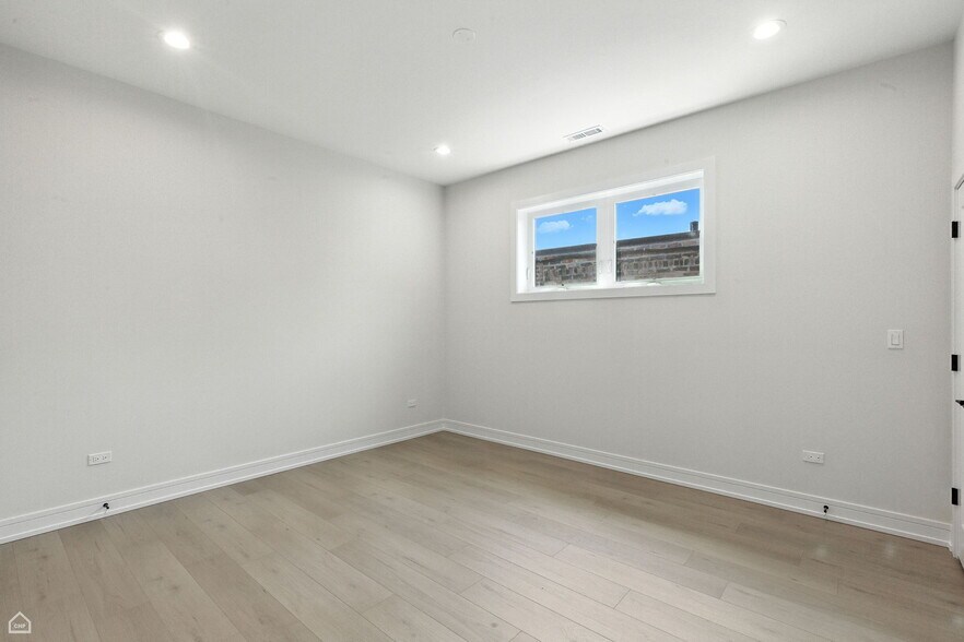 Building Photo - 4623 S Michigan Ave