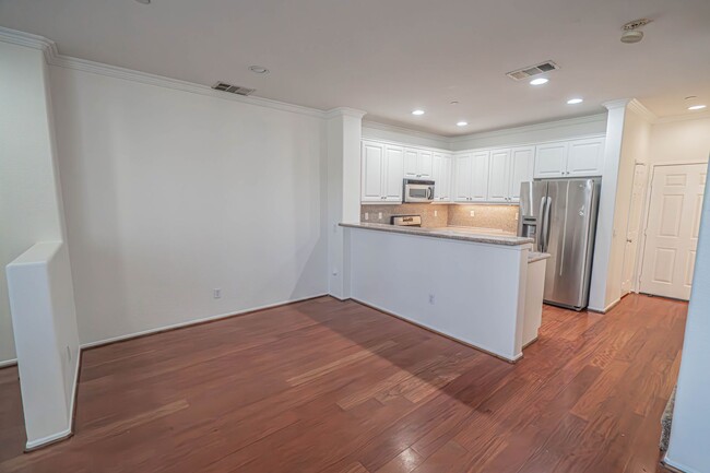 Building Photo - 3-Bedroom Home with Fresh Paint in Creekside of Valencia!