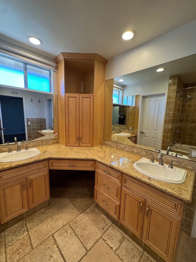 Building Photo - Light-Filled Home with Resort-Style Backyard in Thousand Oaks