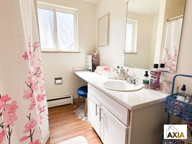 Building Photo - 715-723 19th