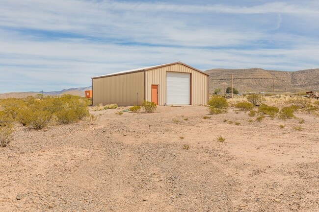 Building Photo - Home with Amazing Vews!