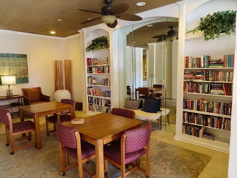 lending library/study area - 4600 Lamont St