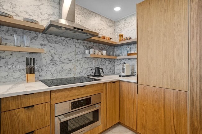 Building Photo - 2899 Collins Ave