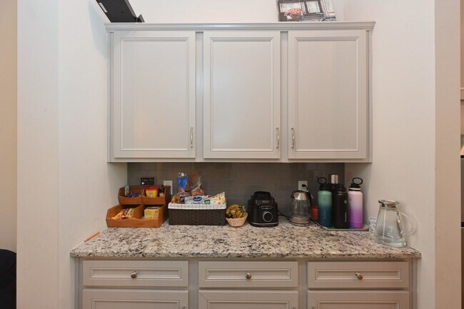 Building Photo - **EXECUTIVE HOME IN WILLIAMSON COUNTY WITH RARE WALK-OUT BASEMENT AND TONS OF STORAGE**