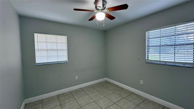 Building Photo - 210 N Lone Oak Dr