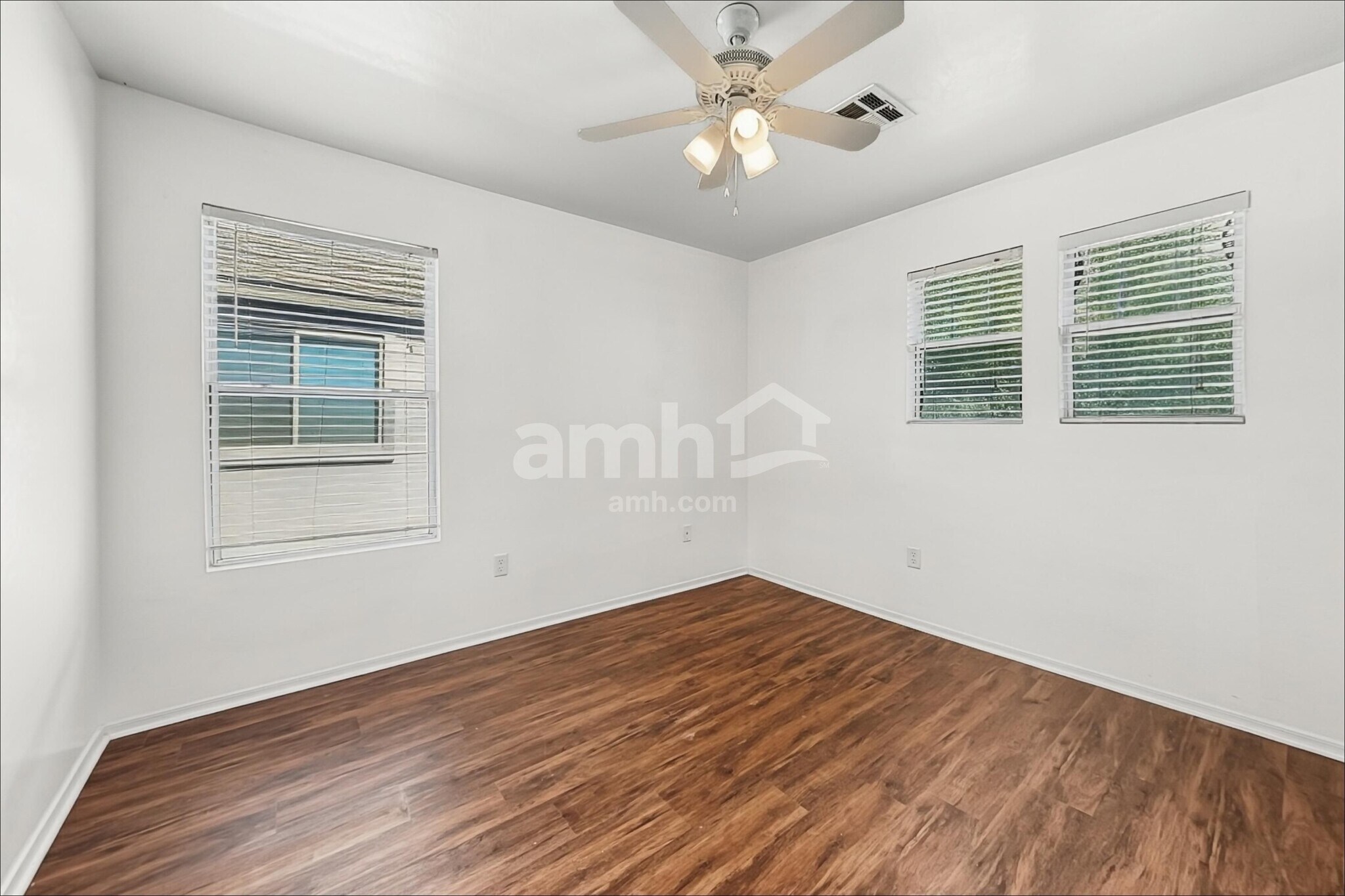 Building Photo - 4242 E Baylor Ln