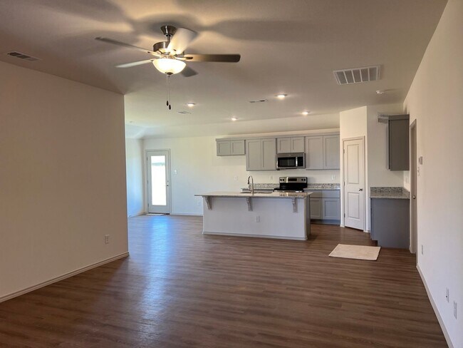 Building Photo - Welcome to Vander Ranch!