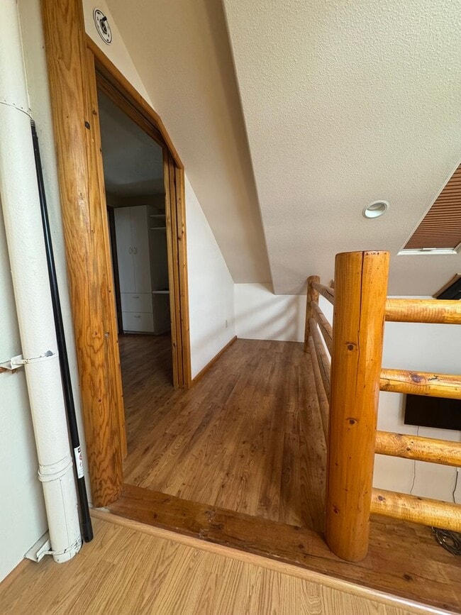 Building Photo - Idyllic 3bd, 2ba Retreat with Loft on 2+ A...