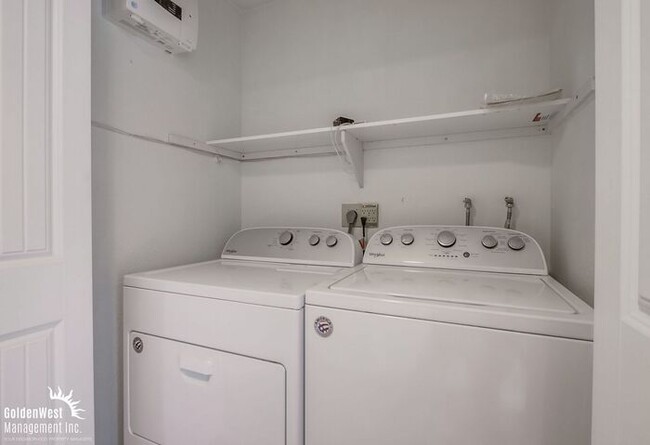 Building Photo - Beautifully Updated 2Bdm 2Ba Condo Located...