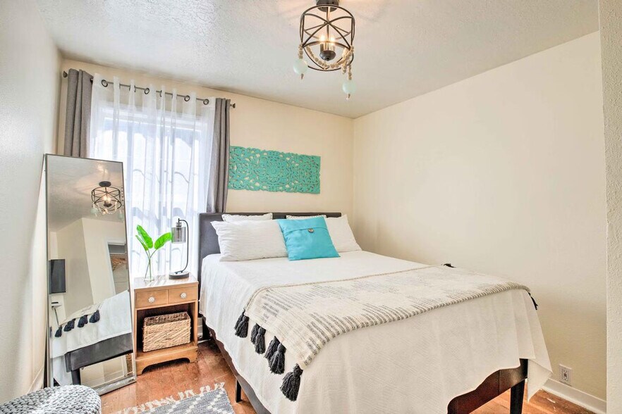 Building Photo - 5010 K Pl