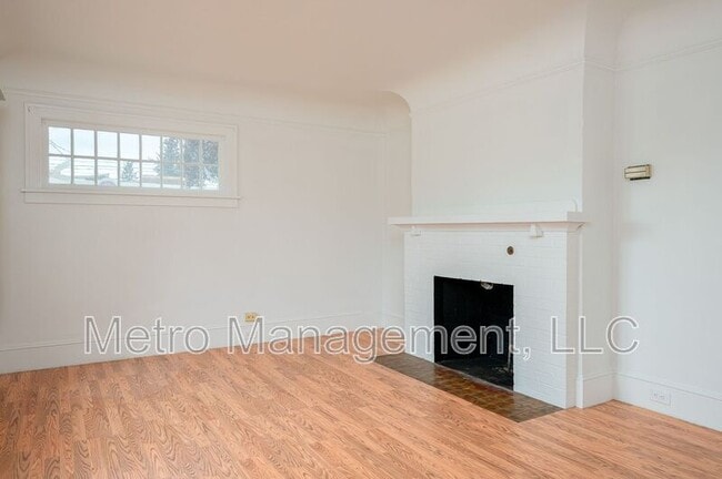 Building Photo - 1415 N Rosa Parks Way