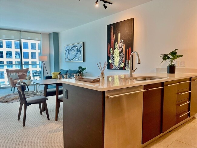Building Photo - 500 Brickell Ave
