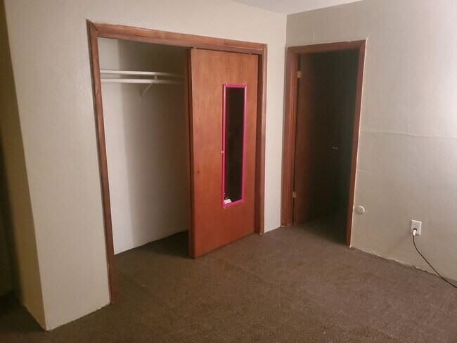 Building Photo - 2br in Maplewood