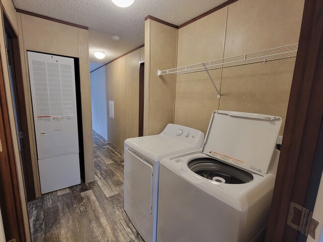 Building Photo - 3660 S Lapeer Rd