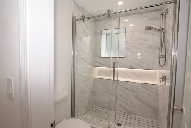 Building Photo - 72 Longwood Ave