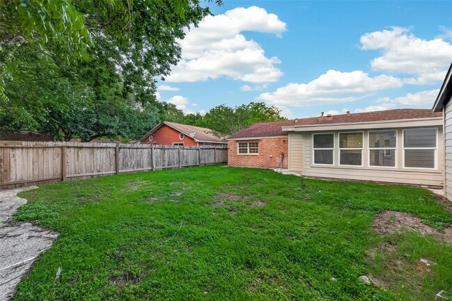 Building Photo - 11206 Huggins Dr