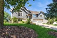 Building Photo - Desirable Clive Home with Easy Metro Access