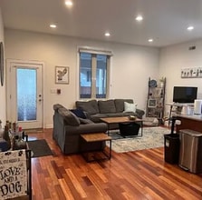 Building Photo - 1827 Vineyard St