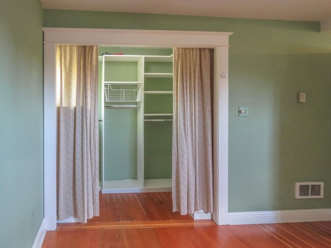 Building Photo - *** 4 Bedroom Sellwood Home ***