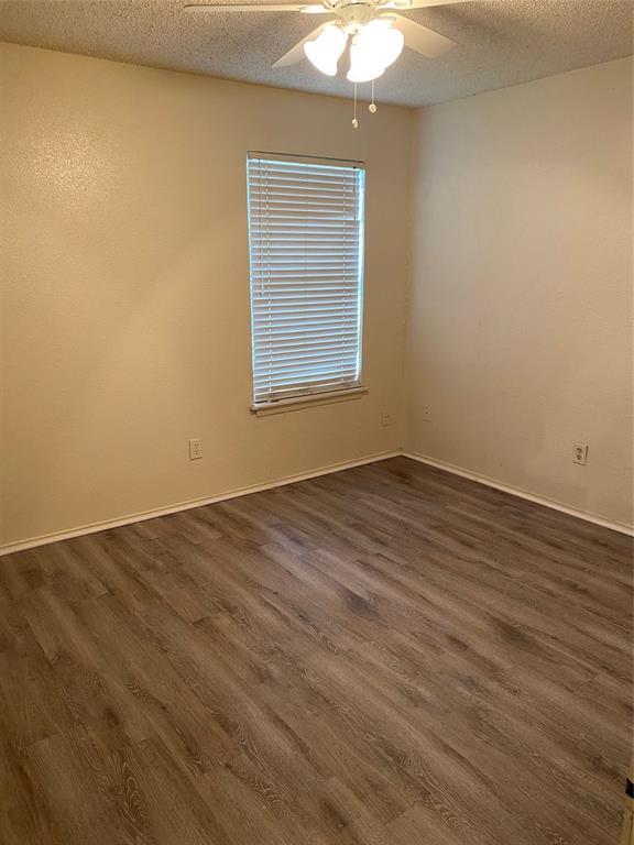 Building Photo - 1009 NW Summercrest Blvd