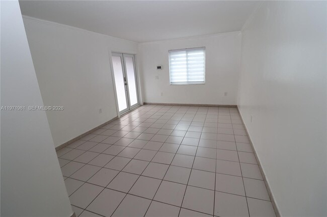 Building Photo - 230 SW 30th Ave