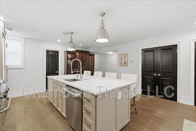 Building Photo - 1516 Q St NW