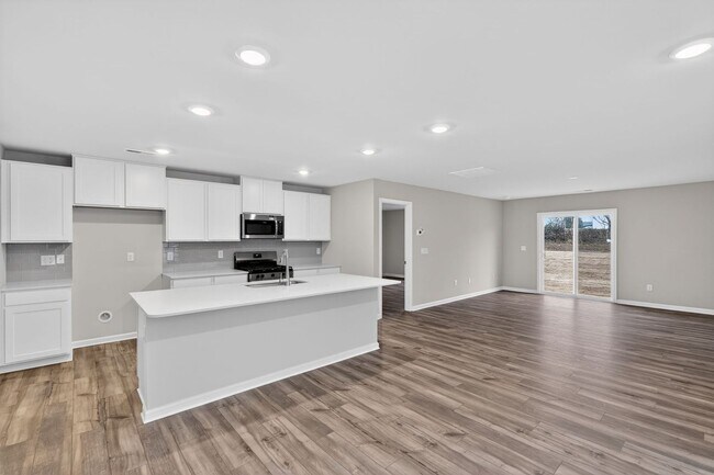 Building Photo - Spacious 5BR House in Statesville