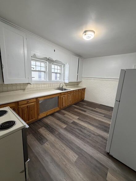 Building Photo - 517 Miles Ave