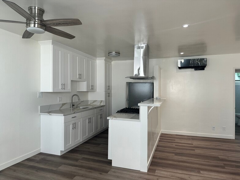 Building Photo - 423 S Sherbourne