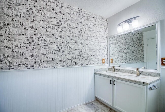 Building Photo - 21222 Somerset Park Ln